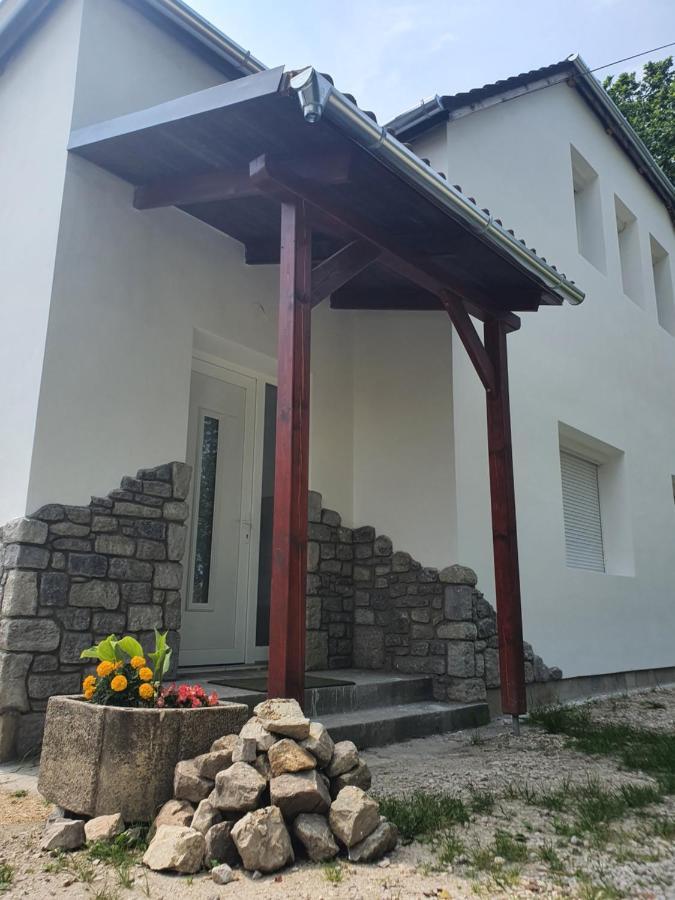 Sosto Apartman Szekesfehervar Exterior photo