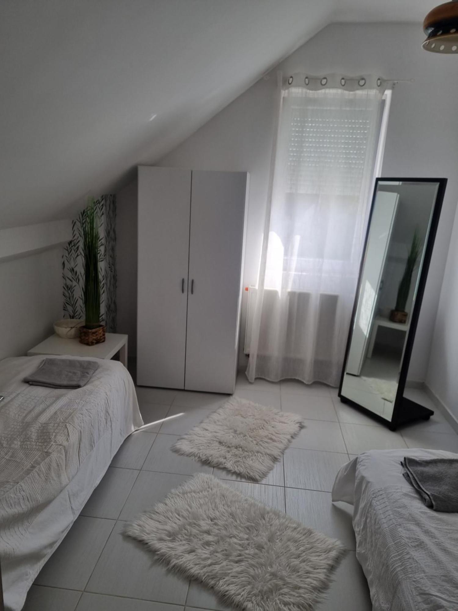 Sosto Apartman Szekesfehervar Exterior photo